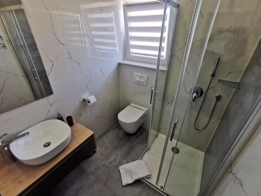 New Nikolina 4 Star Apartment Mali Lošinj Екстериор снимка