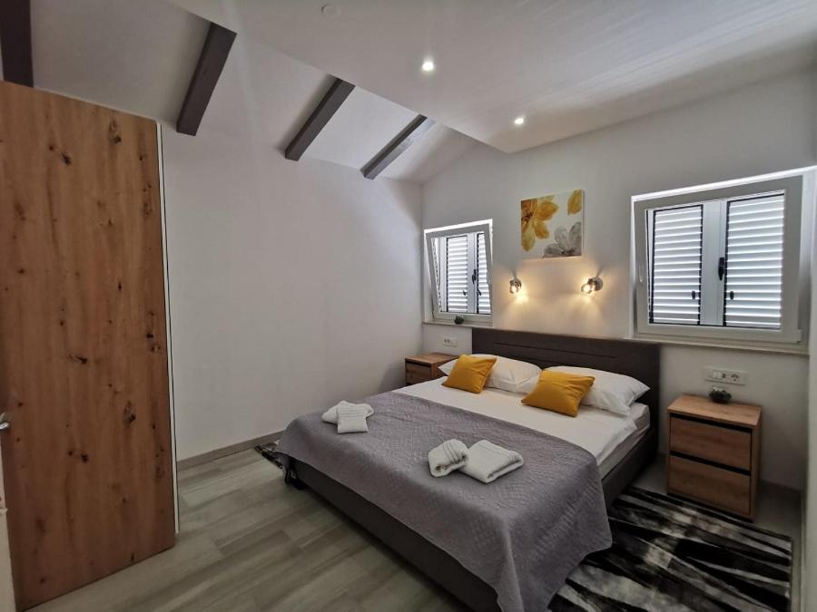 New Nikolina 4 Star Apartment Mali Lošinj Екстериор снимка